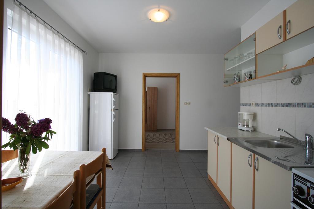 Apartments Mihalic Šilo Buitenkant foto