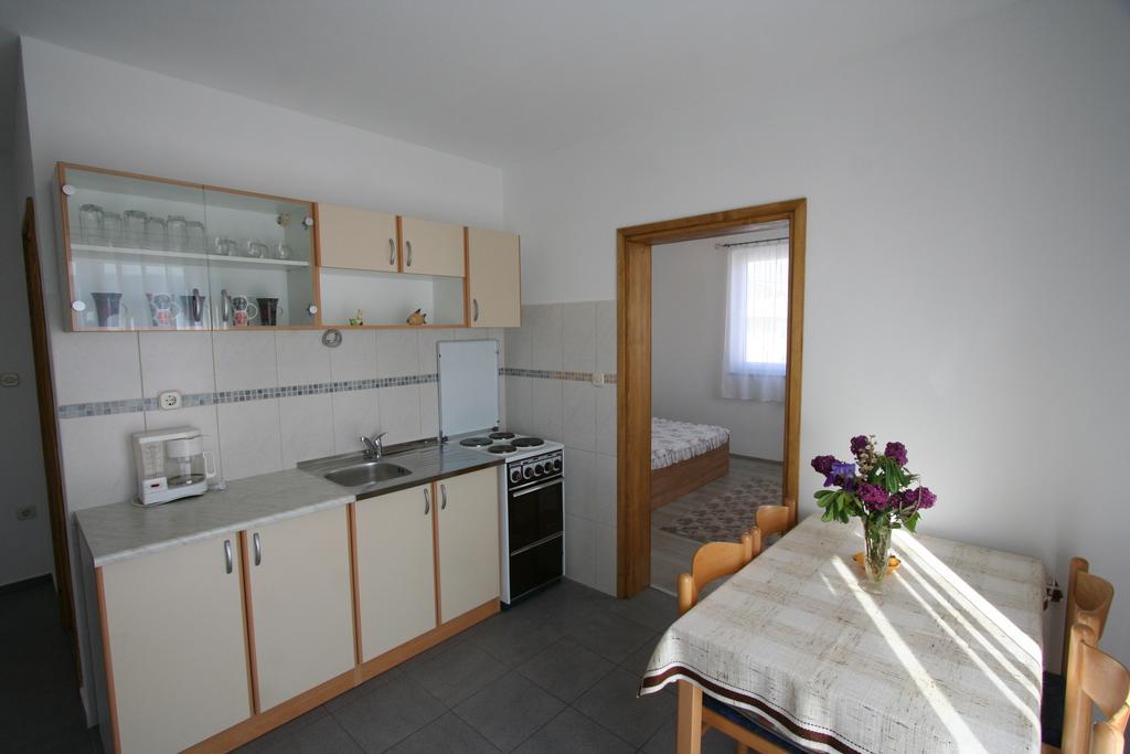 Apartments Mihalic Šilo Buitenkant foto