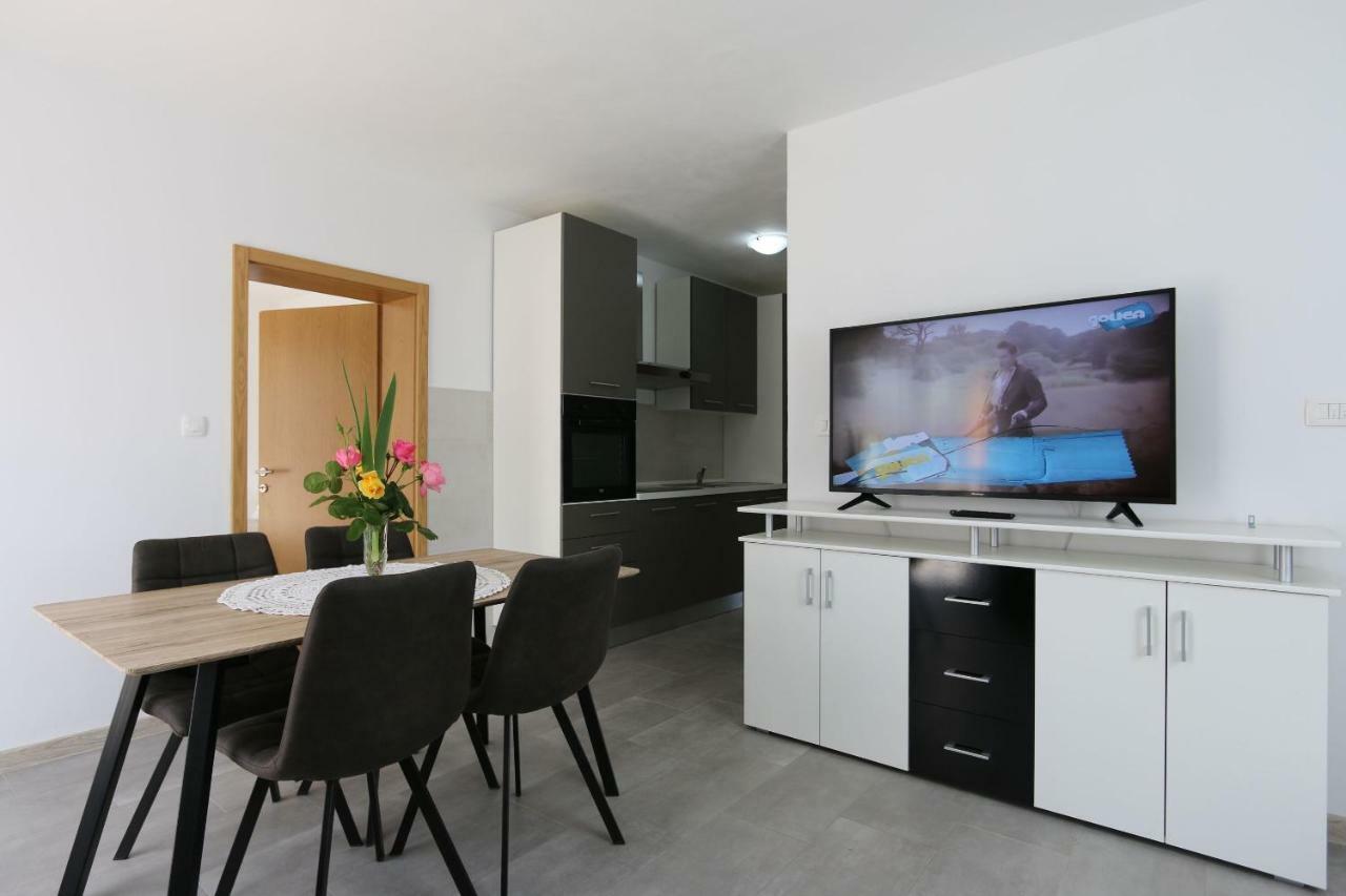 Apartments Mihalic Šilo Buitenkant foto