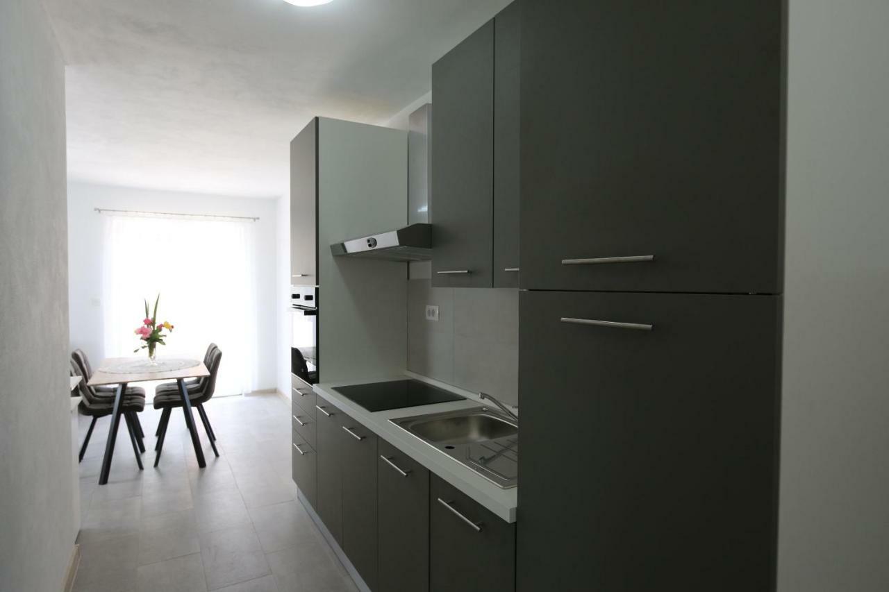 Apartments Mihalic Šilo Buitenkant foto