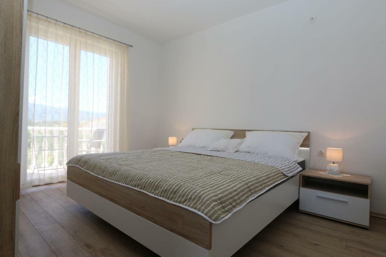 Apartments Mihalic Šilo Buitenkant foto