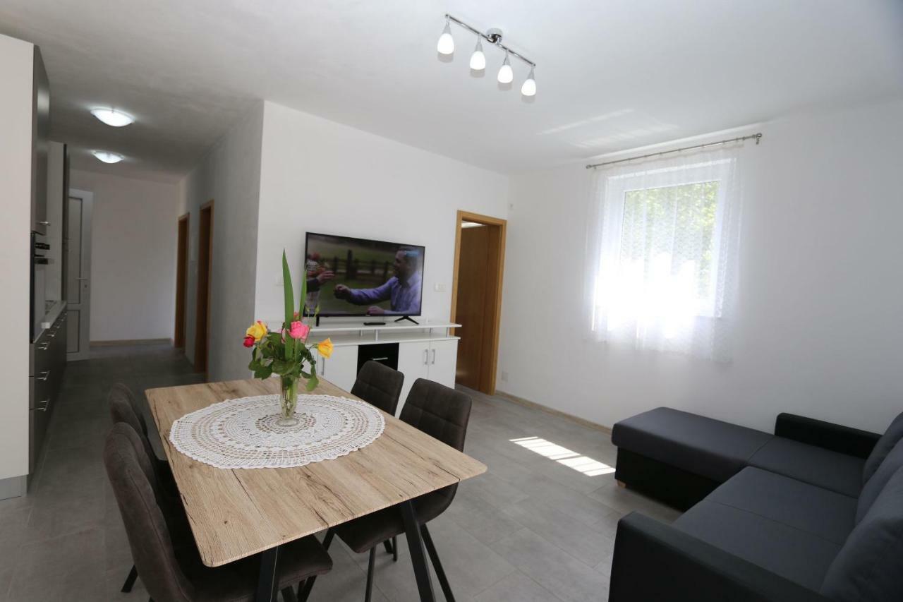 Apartments Mihalic Šilo Buitenkant foto
